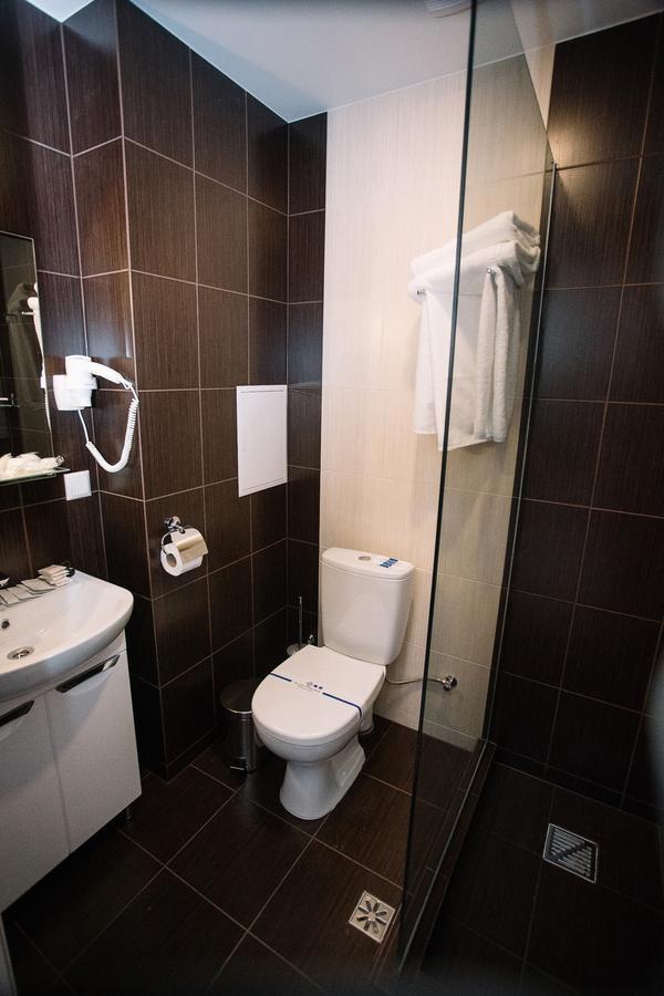 Praha Park Hotel Uzhhorod Exterior photo